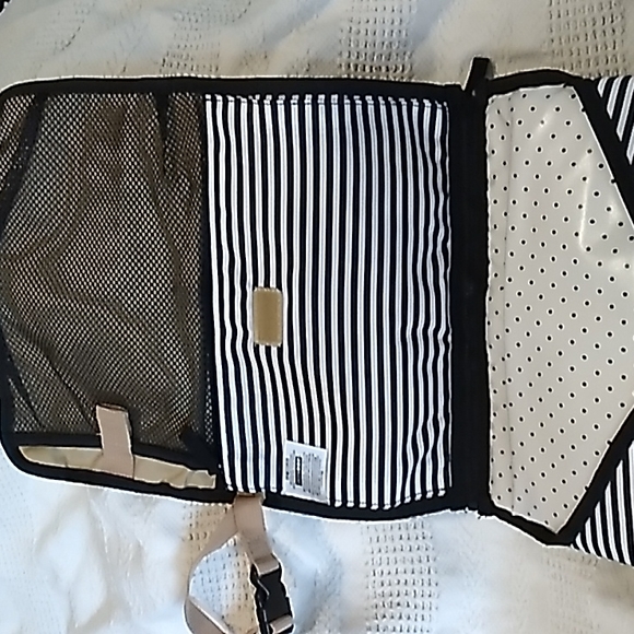 Skip HOP Baby changing pad with  diaper and wipes holder. Has clip to attach to - Picture 3 of 9